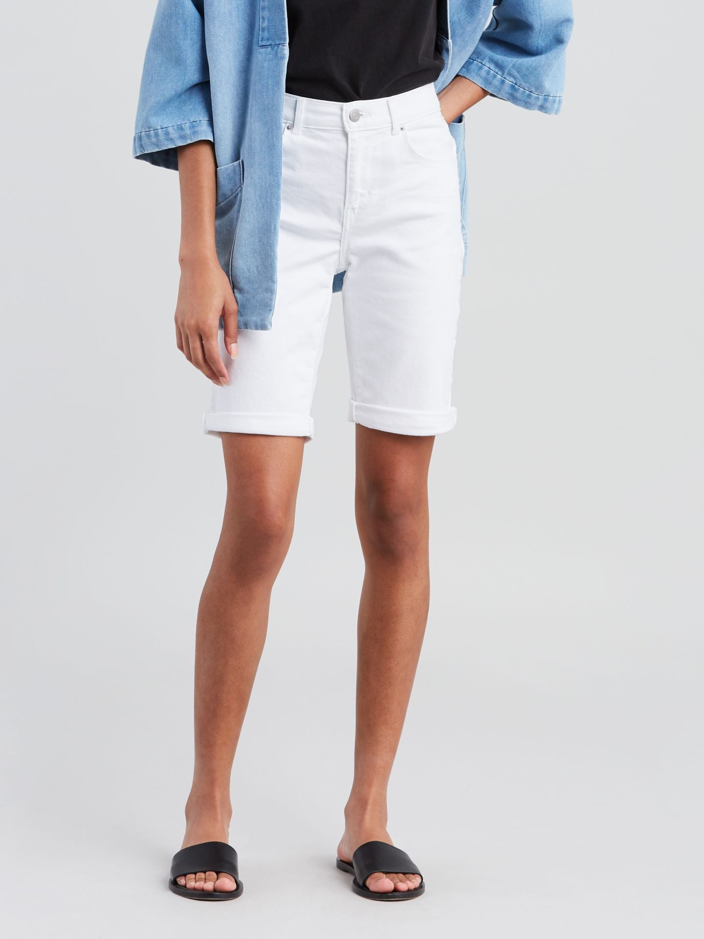 Levi's Women's Bermuda Shorts White Size 28