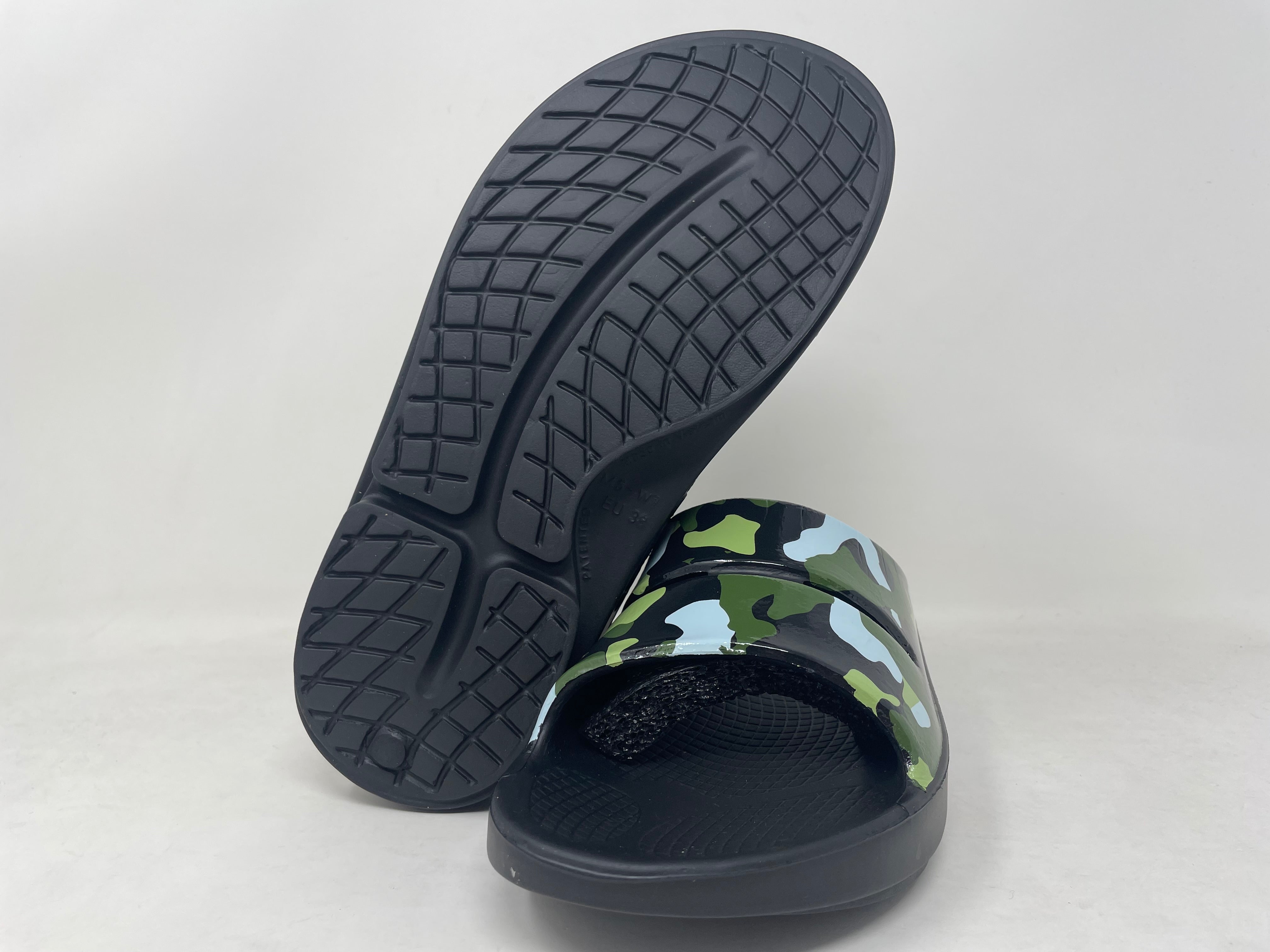 Oofos Women'S Ooahh Luxe Slide Sandals Jungle Camo