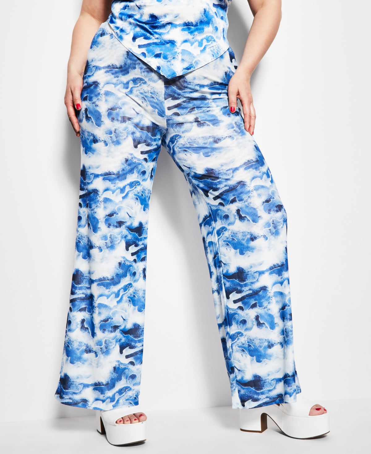 Royalty By Maluma Women's Printed Flared Pull On Pants Blue Size Medium